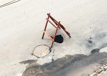 Buraco na Av. Eusébio Savaio causa preocupação a moradores