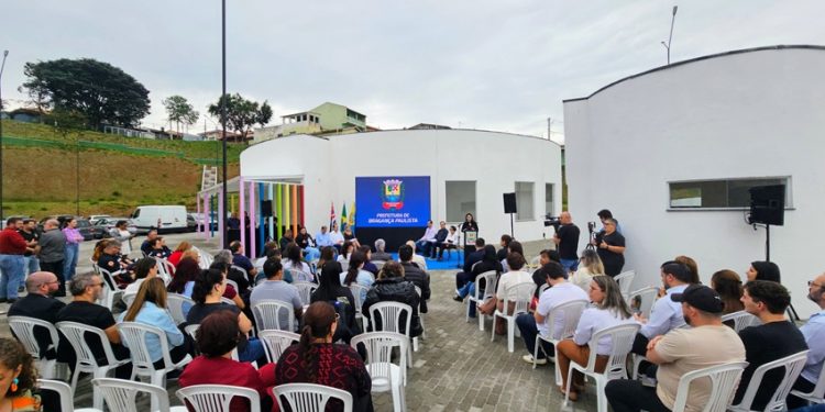 Na Saúde: Sem recursos, prefeitura entrega prédios que permanecerão fechados