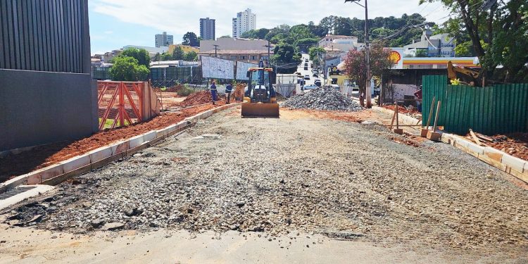 Obras da Ponte da Rua Felipe Siqueira estão em fase de conclusão