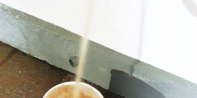 Sabesp falha no abastecimento e moradores ficam 24h sem água no feriado