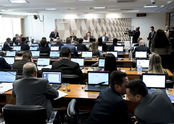 CCJ do Senado aprova PEC que impede reeleição