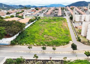 Prefeitura passa escritura de doação de área para construção de moradias populares