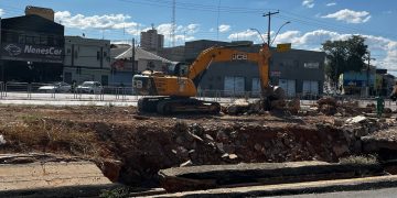 Prefeitura retira resíduo remanescente em área afetada por solapamento no Centro