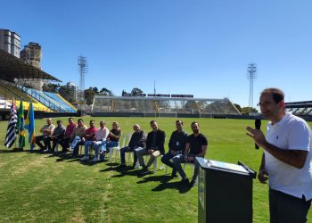 Emoção marcou o fim do Estádio Nabizão