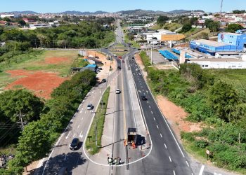 Em clima tenso, prefeito cobra DER para municipalizar rodovias