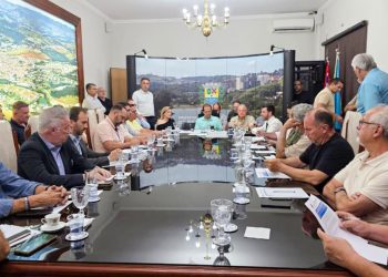 Municípios se reúnem com a Sabesp para cobrar respostas: Sabesp se cala 