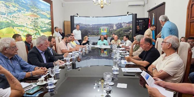 Municípios se reúnem com a Sabesp para cobrar respostas: Sabesp se cala 