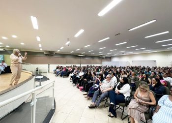 BLOQUEIO DE CONTAS DE TERCEIRIZADA: Prefeito garante salários e 13º de 840 professores