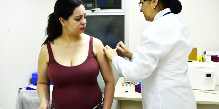 UBS oferece vacina contra bronquiolite para gestantes