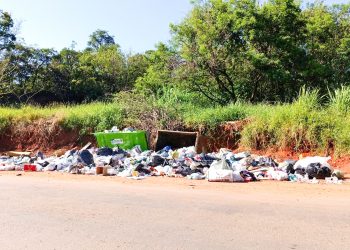 DESCARTE IRREGULAR E COLETA RACIONADA:  Problema do lixo em regiões da cidade parece não ter fim