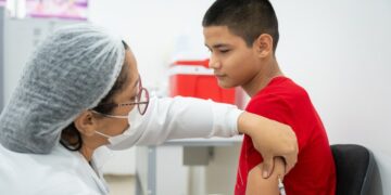 Vacinação contra dengue é ampliada para novos grupos