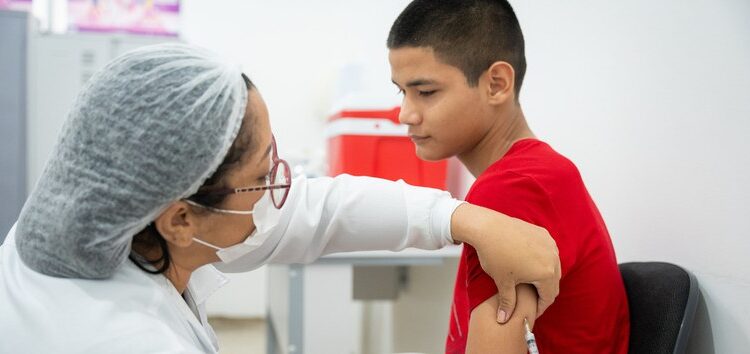 Vacinação contra dengue é ampliada para novos grupos