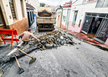 Rua Professor Luiz Nardy é liberada após serviços emergenciais