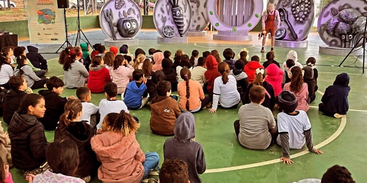 Espetáculo gratuito promove educação alimentar e inclusão para crianças