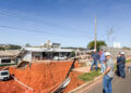 Deslizamento de terra interdita parte de via no Jd. São José