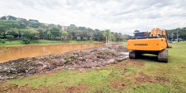 Desassoreamento do Lago do Taboão é concluído com retirada de 25 mil m³ de sedimentos